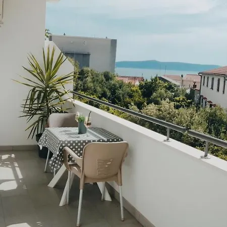 Sea View M Apartment