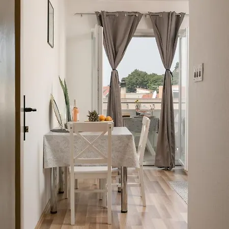 아파트 Sea View M 포드고라