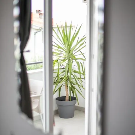 Sea View M Apartment
