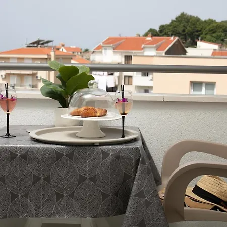 Sea View M Apartament