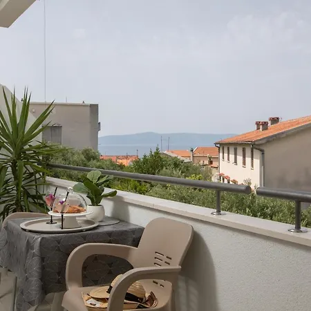 Sea View M *