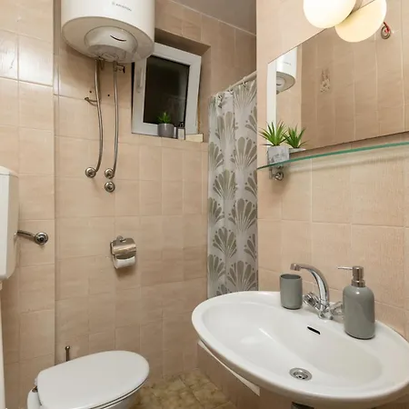 Sea View M Apartment