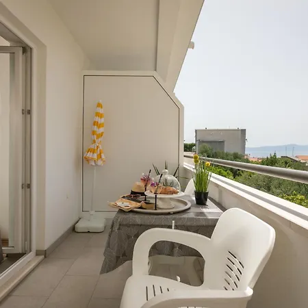 Sea View M Apartment