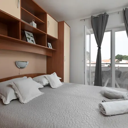 Sea View M Apartment *